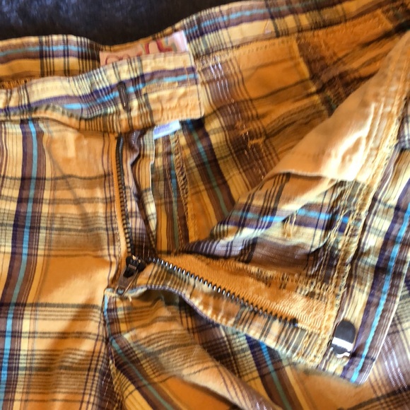 Women’s size 9 yellow OP shorts - Picture 4 of 9